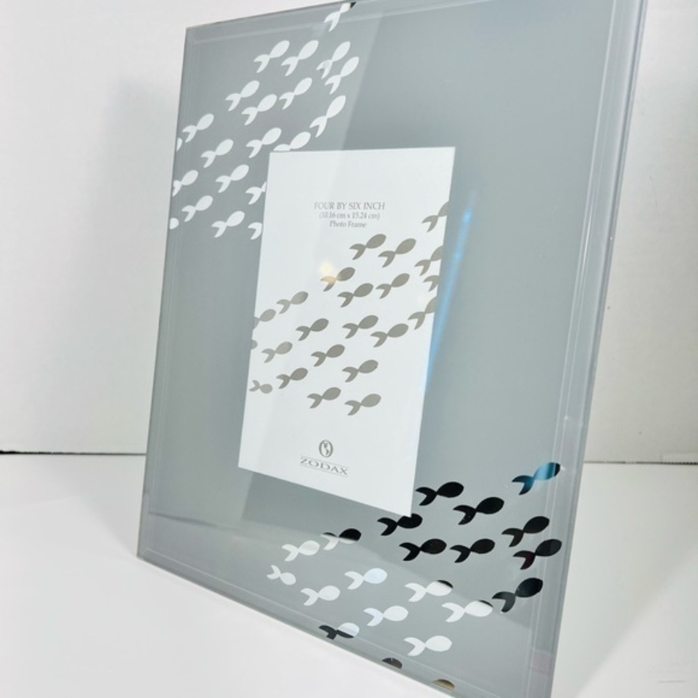 Zodax Modern Glass 8 X 10 Photo Frame Beautiful Hard To Find!